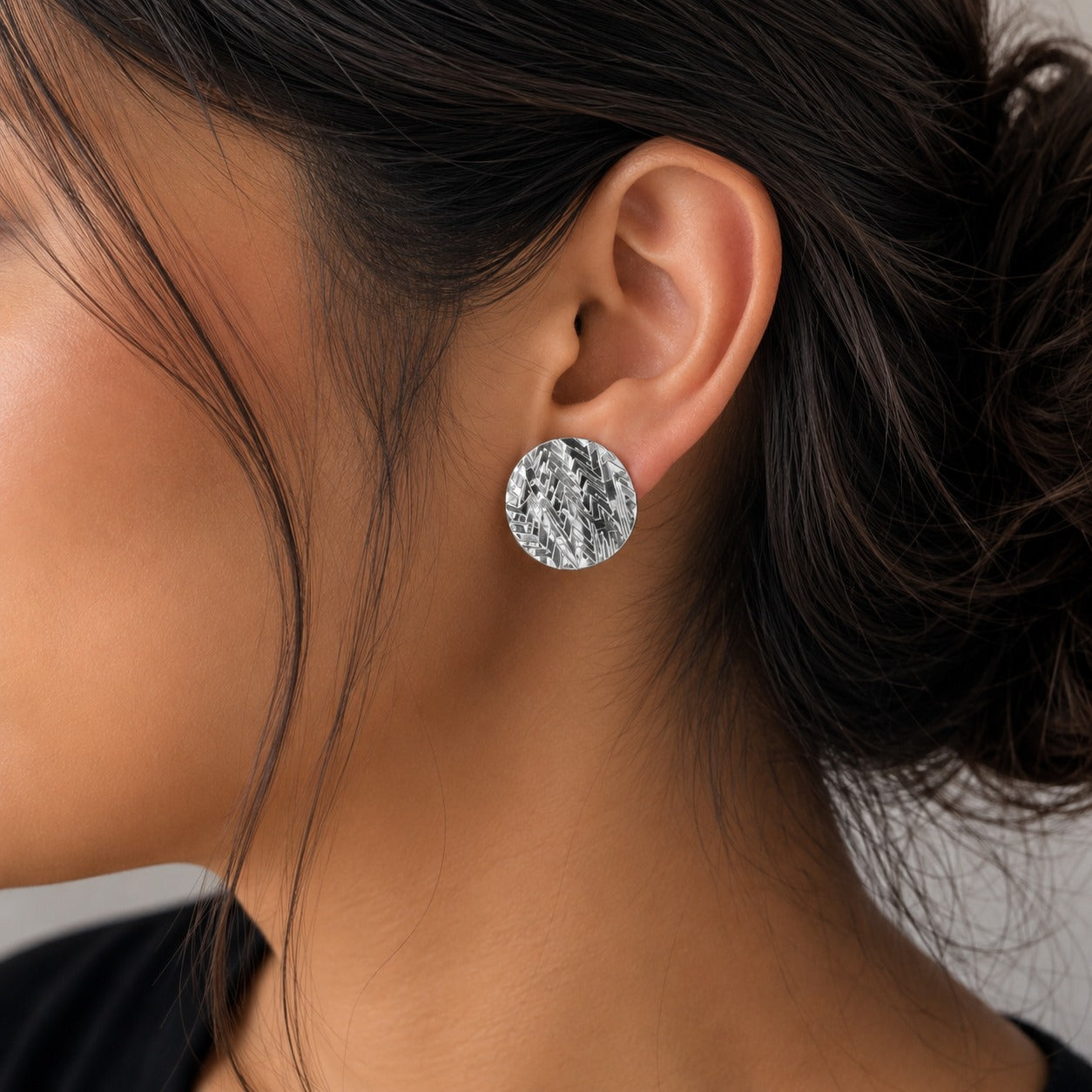 TEXTURED ROUND STUD