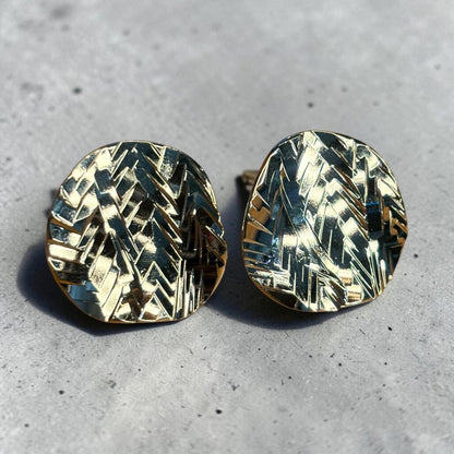 TEXTURED ROUND STUD