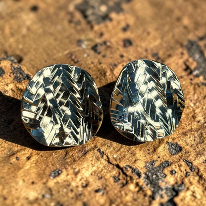 TEXTURED ROUND STUD