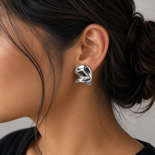 ABSTRACT TWISTED RIBBON STUD