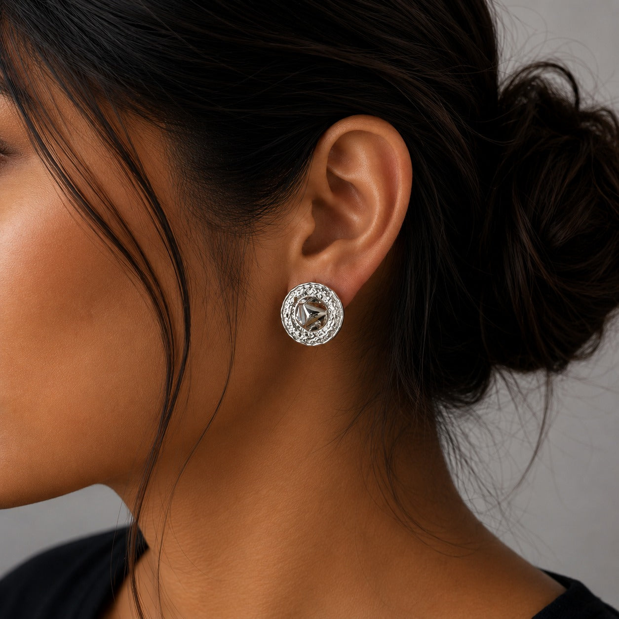 Textured round button studs