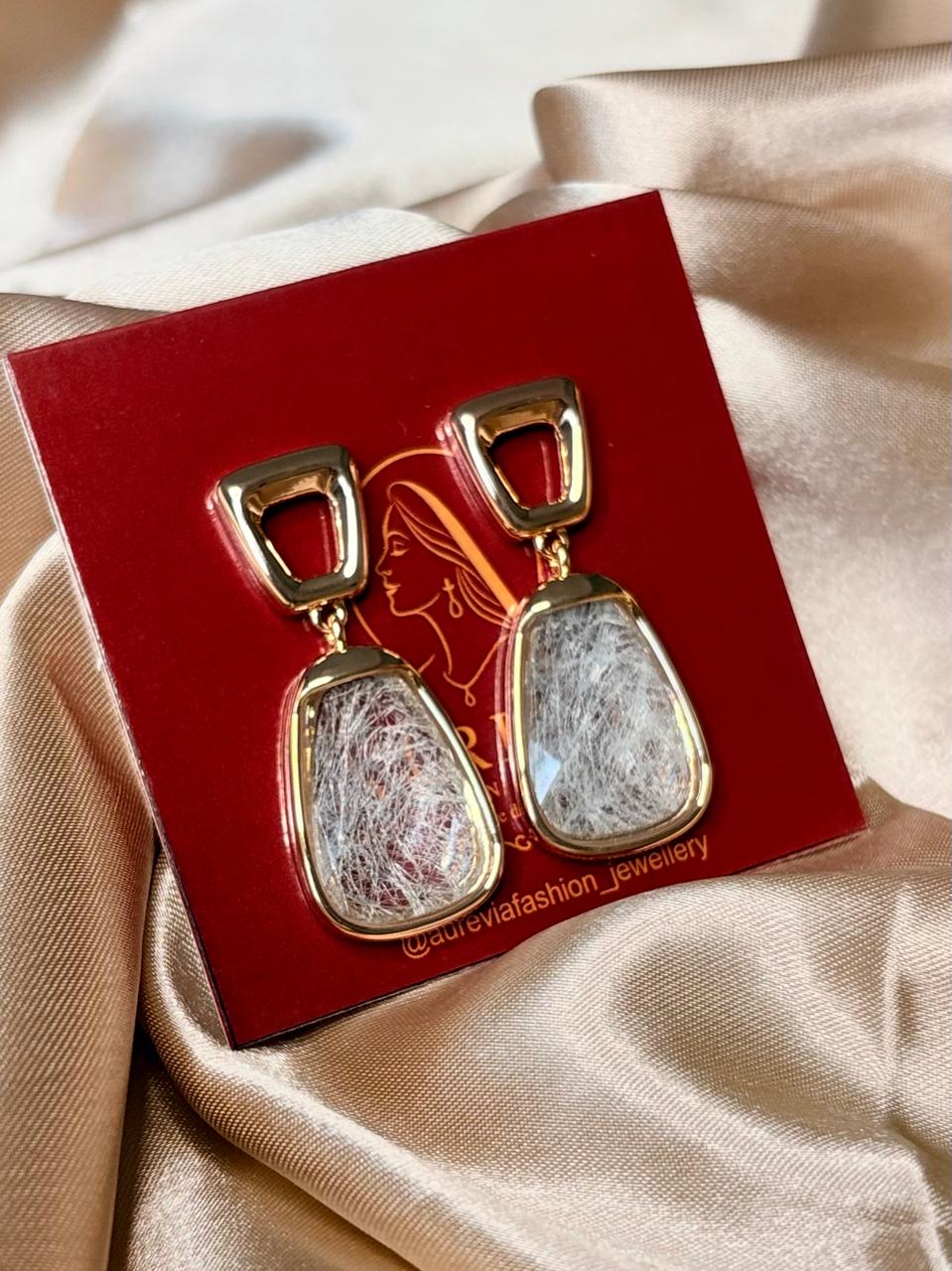 RESIN WHITE STONE DROP